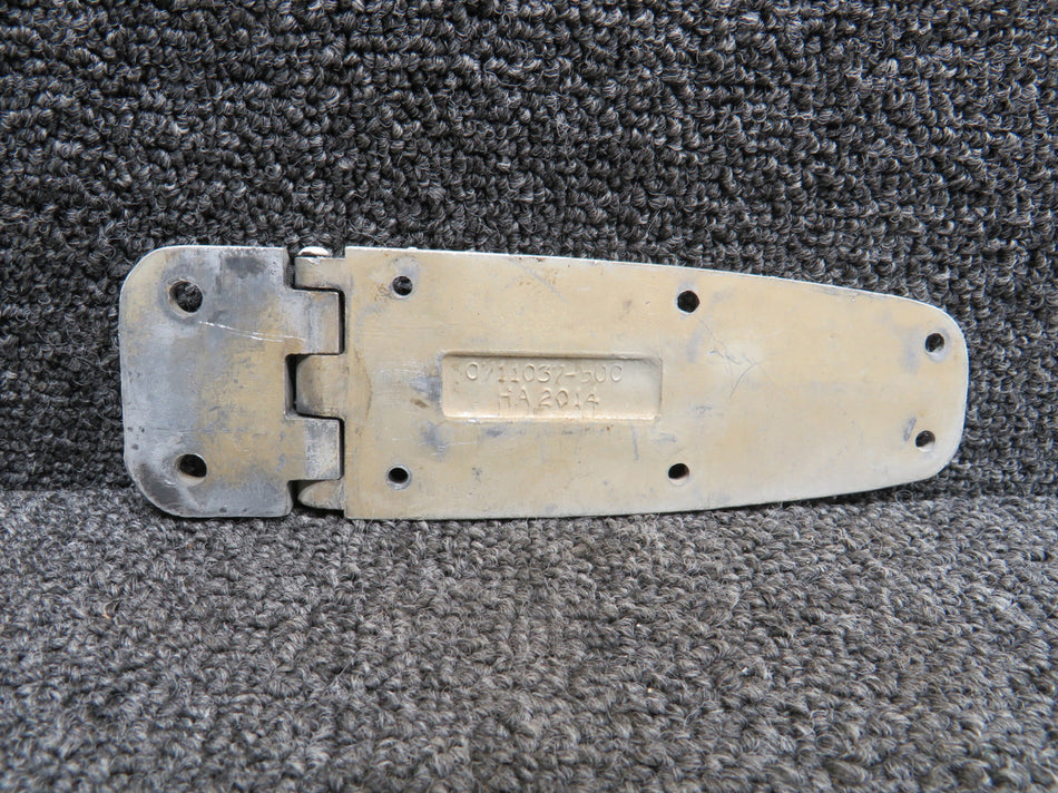 0711037-500 Cessna 152 Lower Door Hinge Assembly