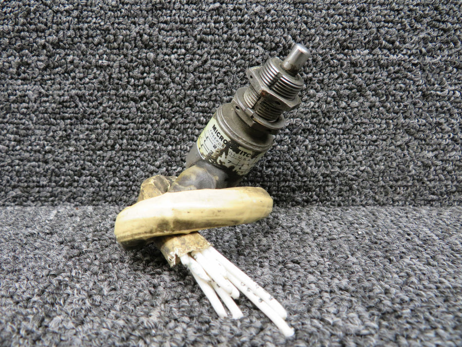 404EN1-6 (Alt: MS21321-2) Micro Landing Gear Switch Assembly (Worn)
