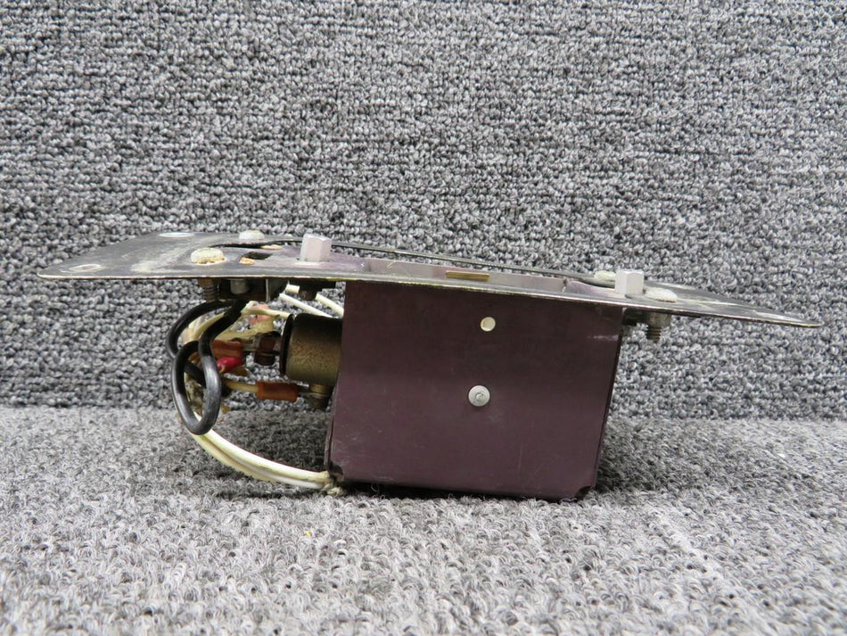 Wemac 2335-1 Wemac-Swearingen Overhead Light Assembly (Missing Face Panel)