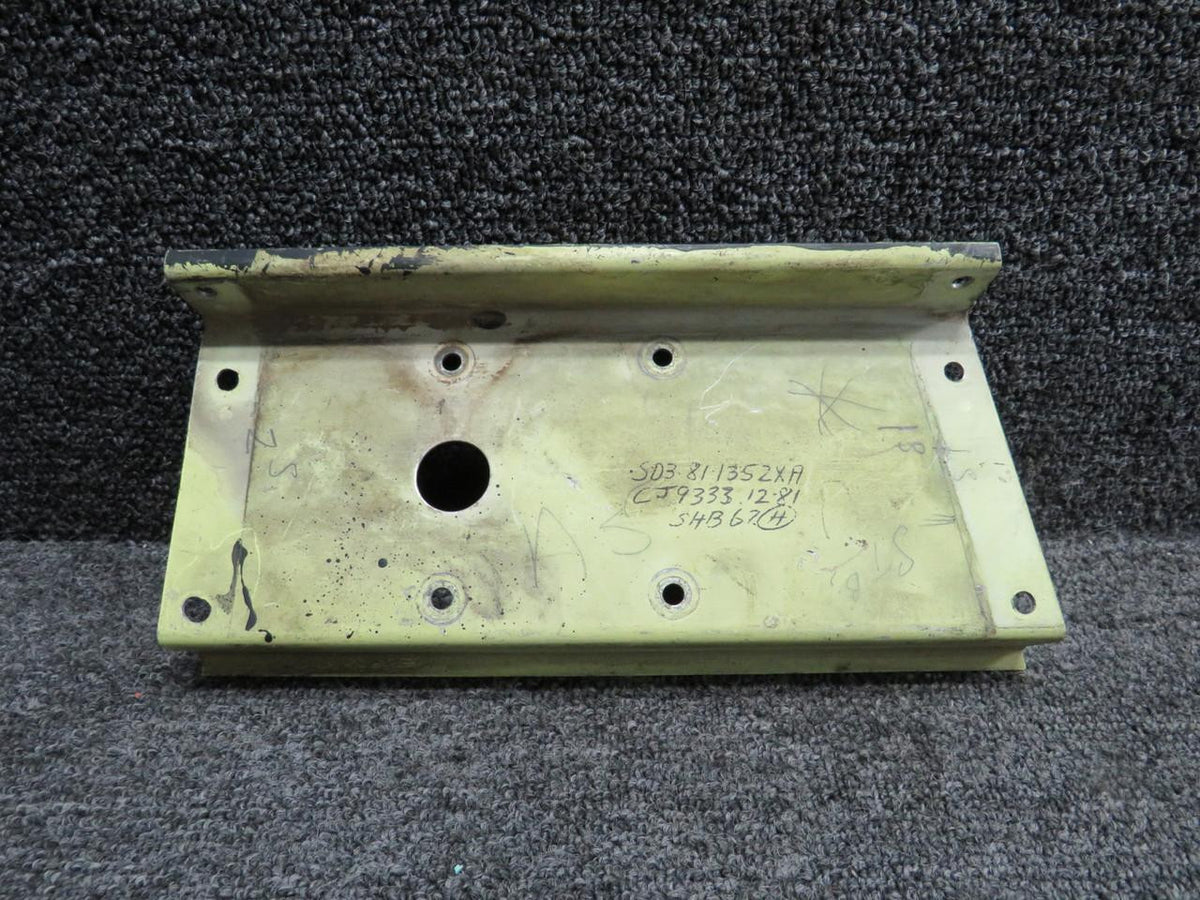 Does Not Apply SD3-81-1352XA (Alt: CJ9333-12-18) Tray Assembly