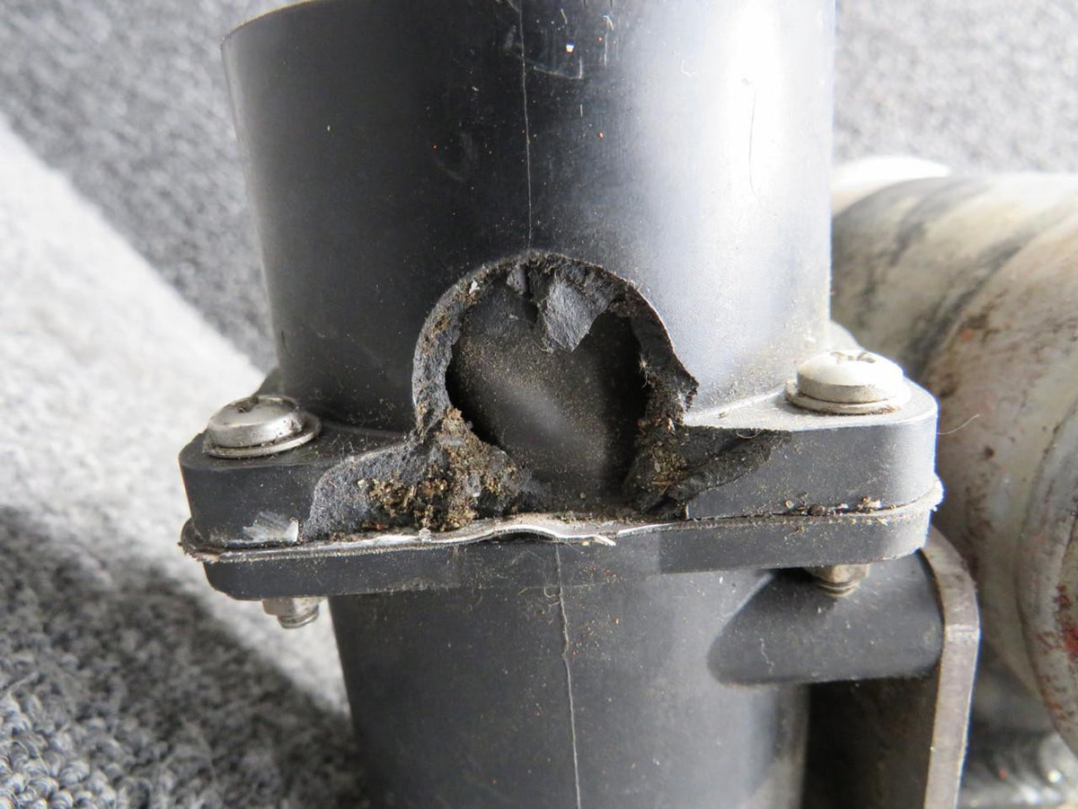 Aerospace 1401-1 (Alt: 3166052-1A) Aerospace Bypass Valve Assembly (Chipped)