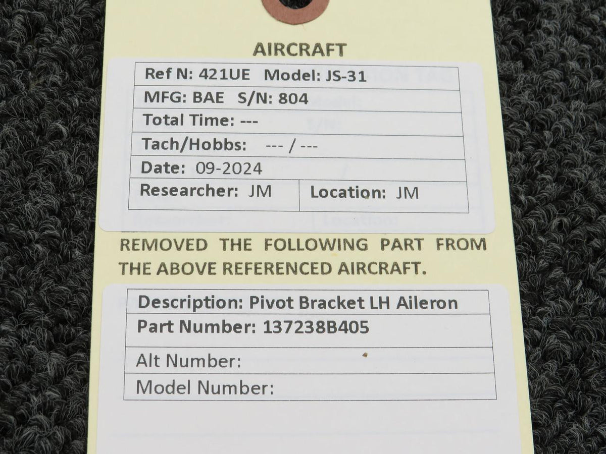 Does Not Apply 137238B405 Pivot Bracket LH Aileron