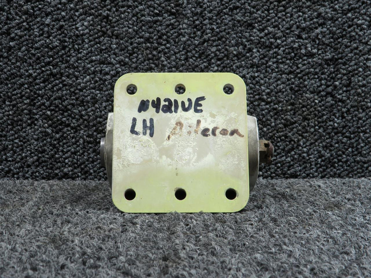 Does Not Apply 137238B405 Pivot Bracket LH Aileron
