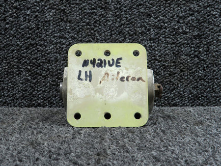 Does Not Apply 137238B405 Pivot Bracket LH Aileron