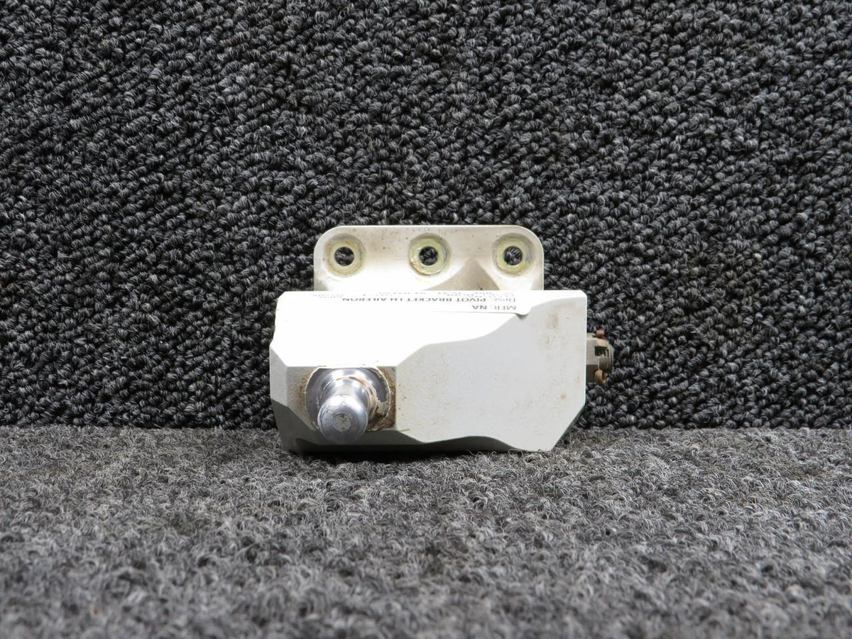 Does Not Apply 137238B405 Pivot Bracket LH Aileron