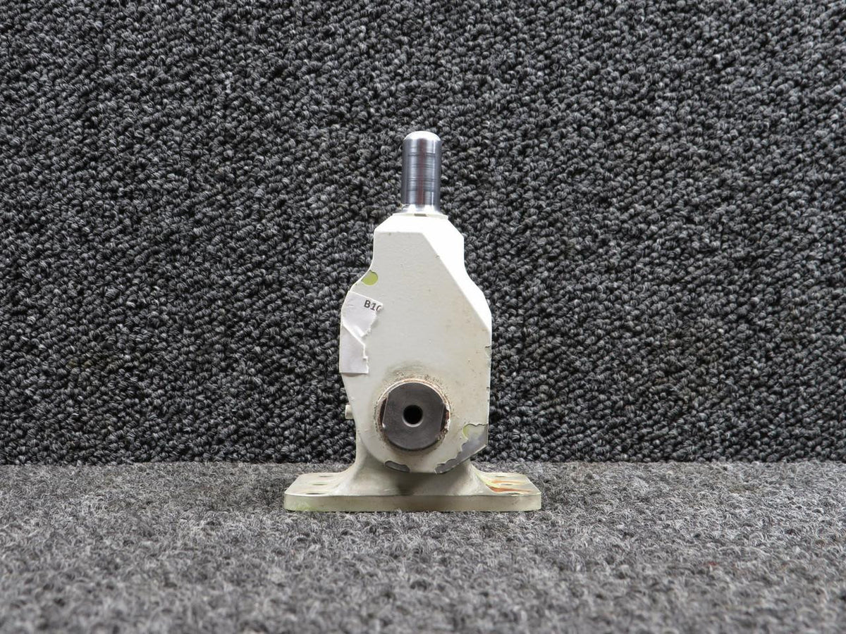 Does Not Apply 137238B405 Pivot Bracket LH Aileron