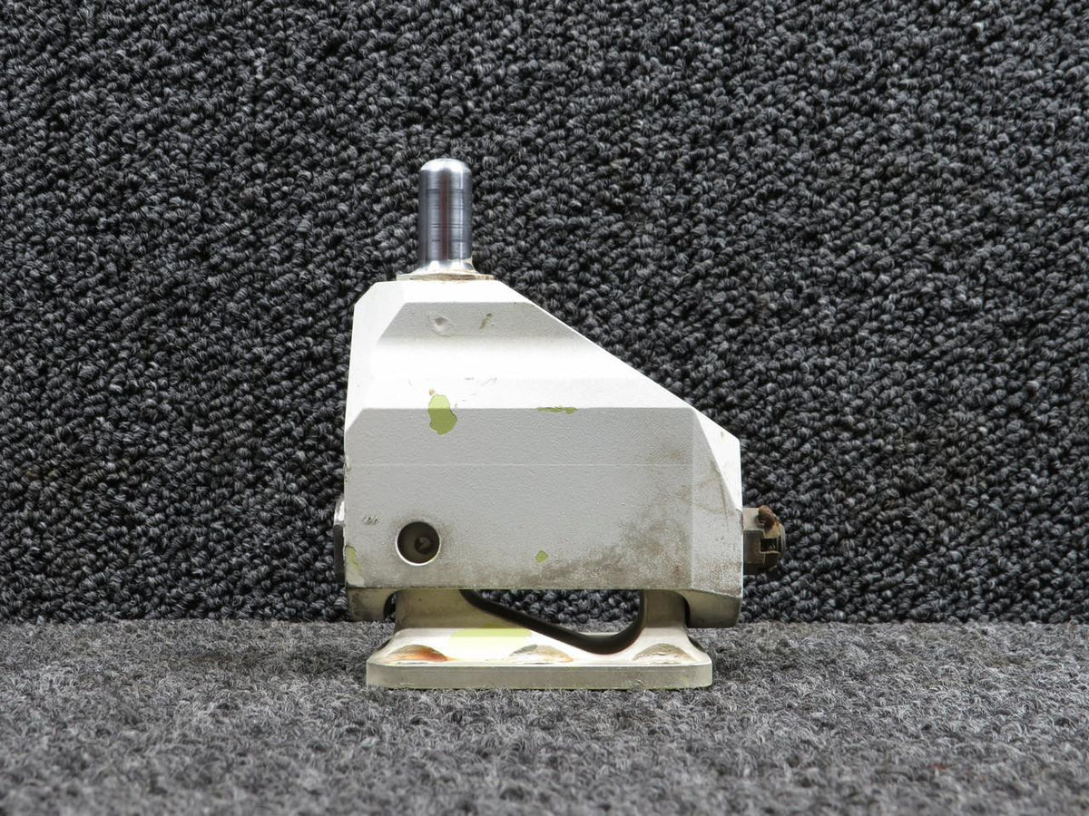 Does Not Apply 137238B405 Pivot Bracket LH Aileron