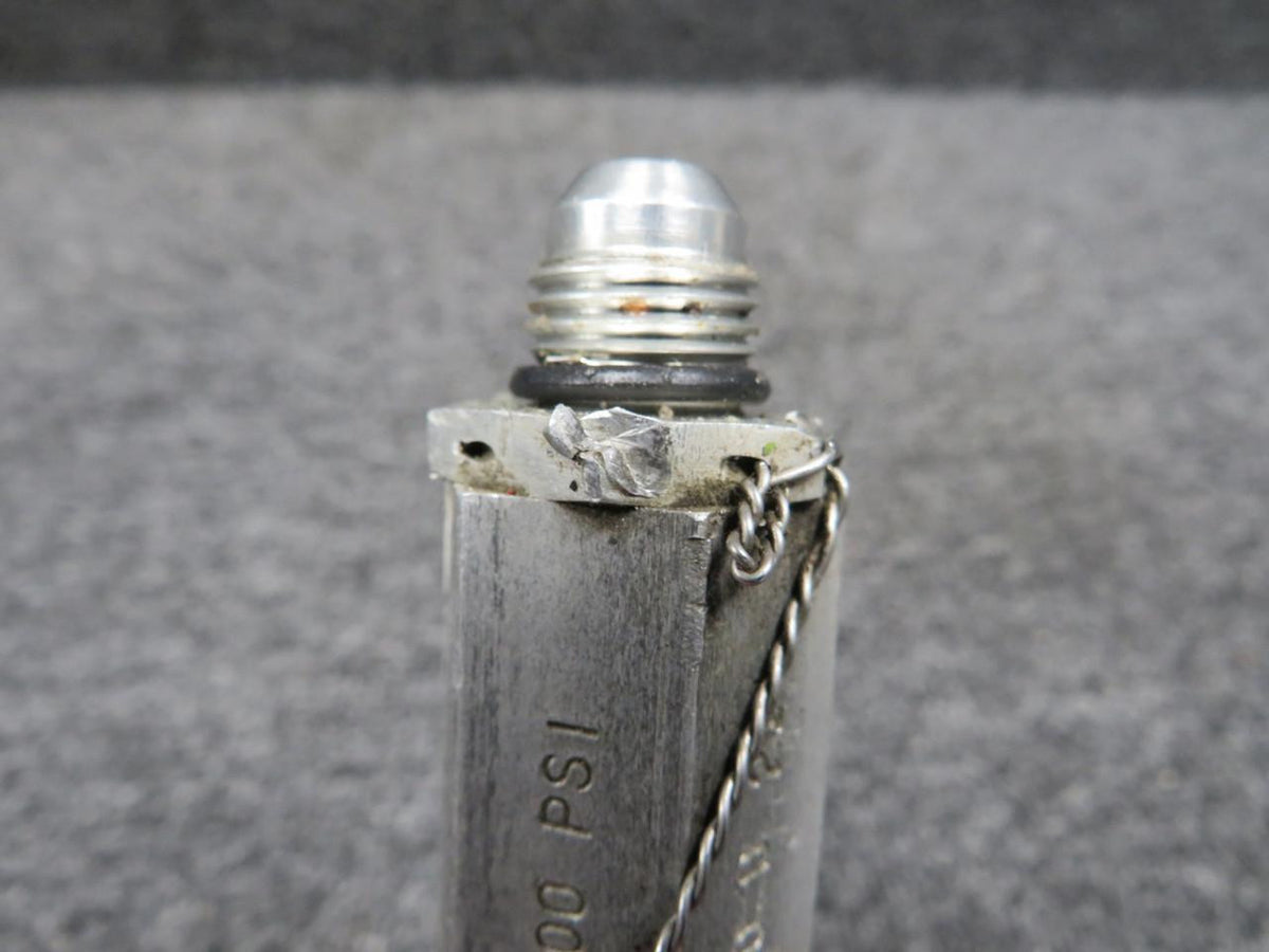 Gar-Kenyon 1R3665-035 Gar-Kenyon Hydraulic Valve (Chipped)