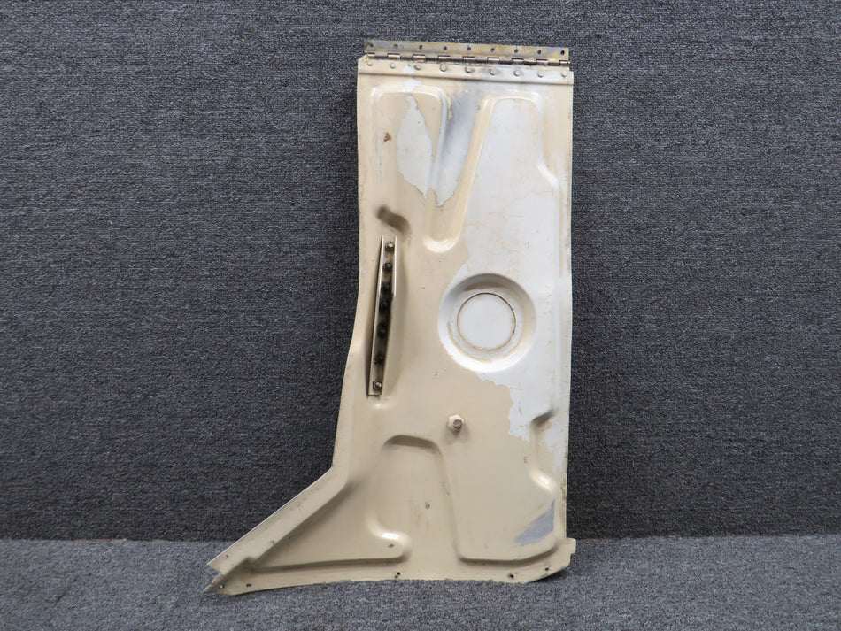 Cessna Aircraft Parts 0826002-203 (Use: 0826002-209) Cessna 401 Main Landing Gear Door RH Otbd