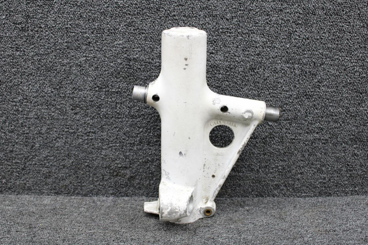 Piper Aircraft Parts 67926-012 Piper PA28R-180 Main Gear Trunnion Assembly LH