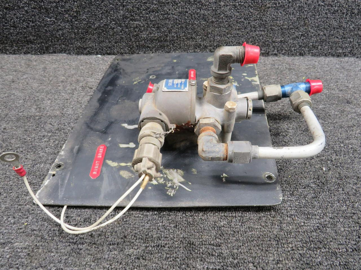 Whittaker 9532276 Whittaker Solenoid Valve with Plate (Volts: 17-30)